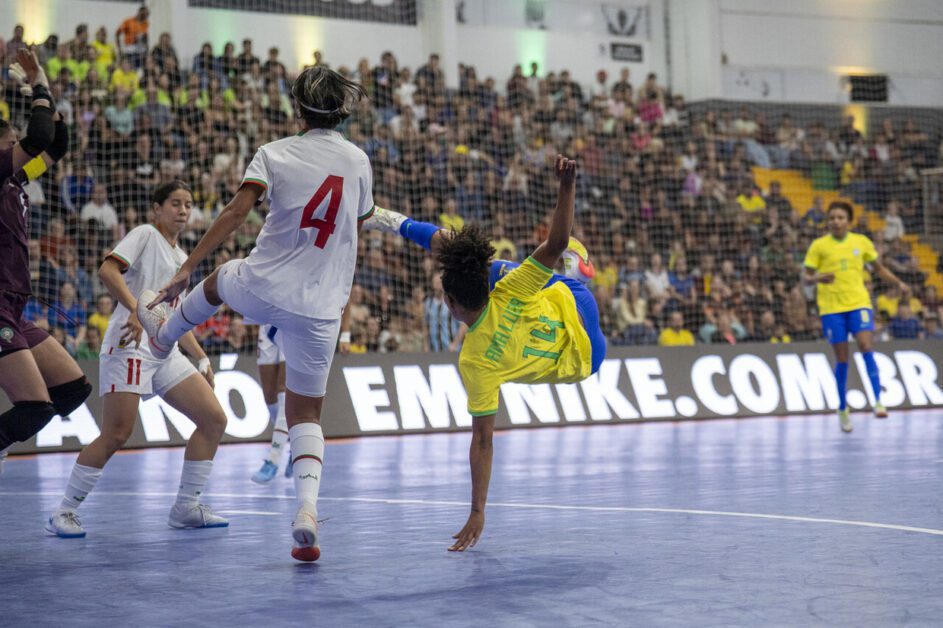 Com show de Ana Luiza, Brasil goleia Marrocos no Torneio de Xanxerê de Futsal