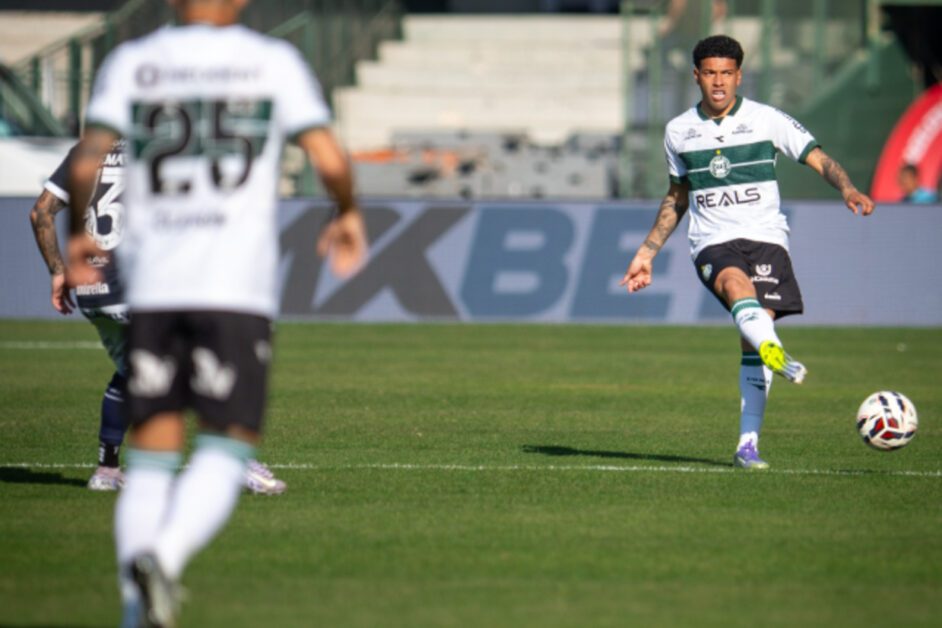 Morisco é expulso e Coritiba fica no empate contra o Remo no Couto