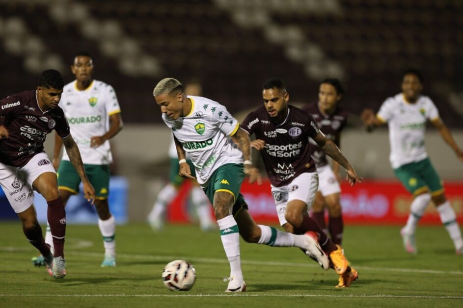 Com um tempo para cada, Ferroviária e Cuiabá empatam na Série B