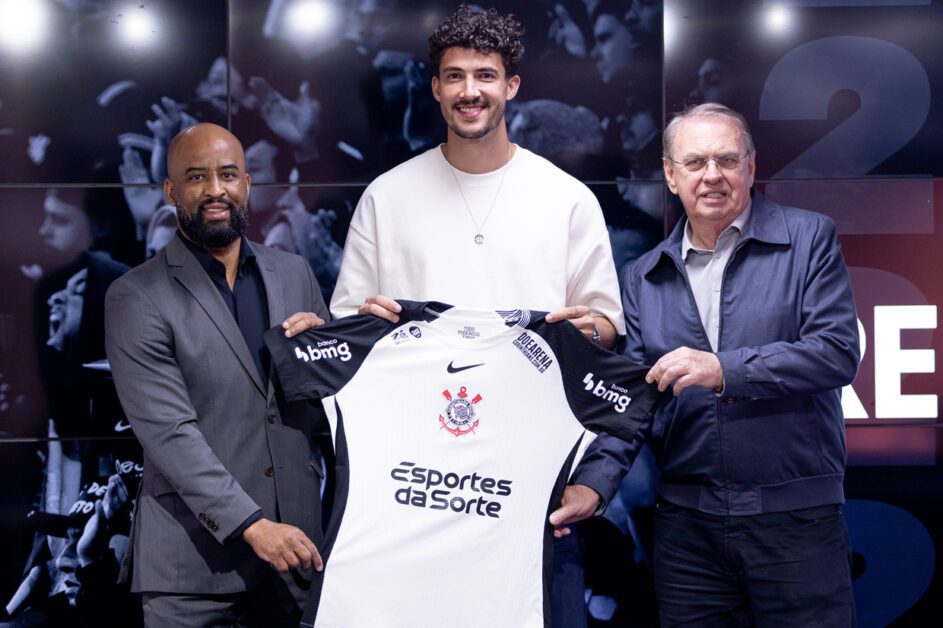 Corinthians anuncia renovação com Gustavo Henrique