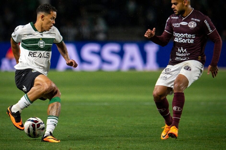 Coritiba quebra boa sequência da Ferroviária e vira líder da Série B com goleada