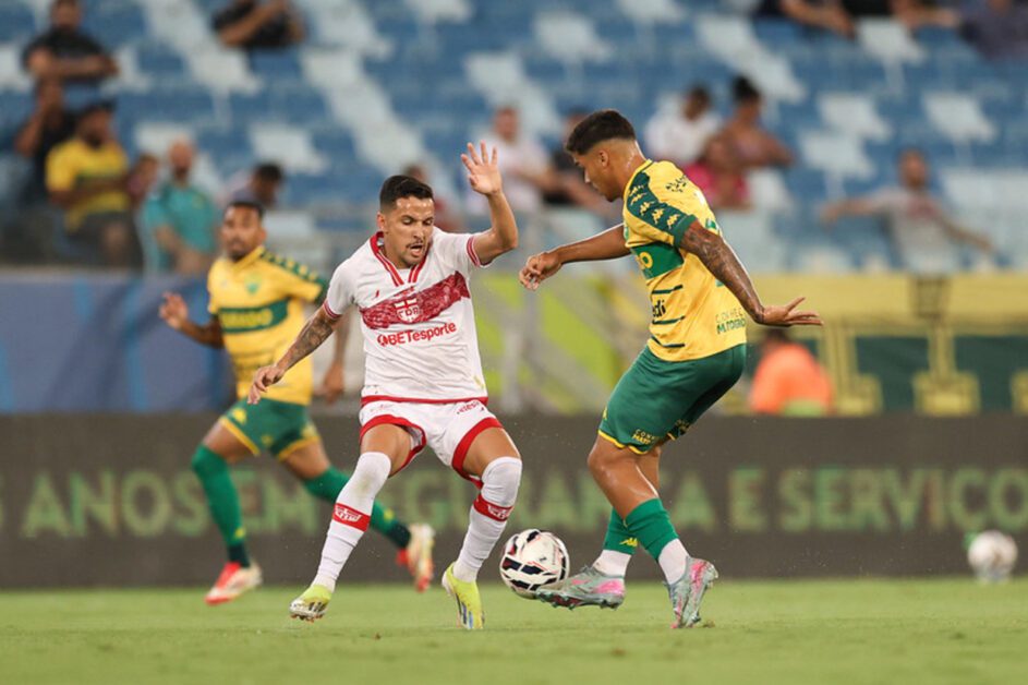 Cuiabá bate o CRB, volta a vencer se reaproxima do G4 na Segundona