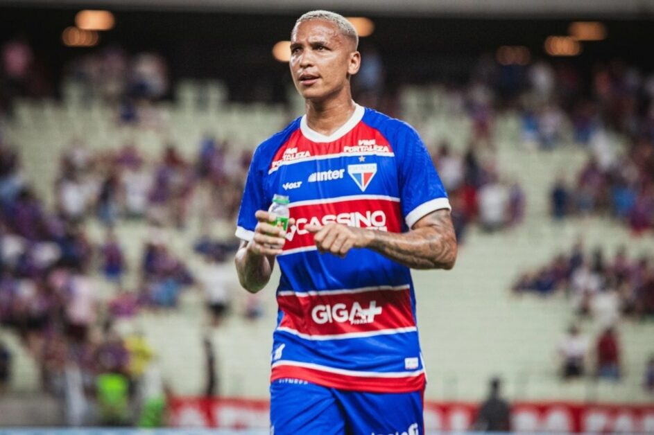 Deyverson e mais três atletas são reintegrados no Fortaleza após pedido de Palermo