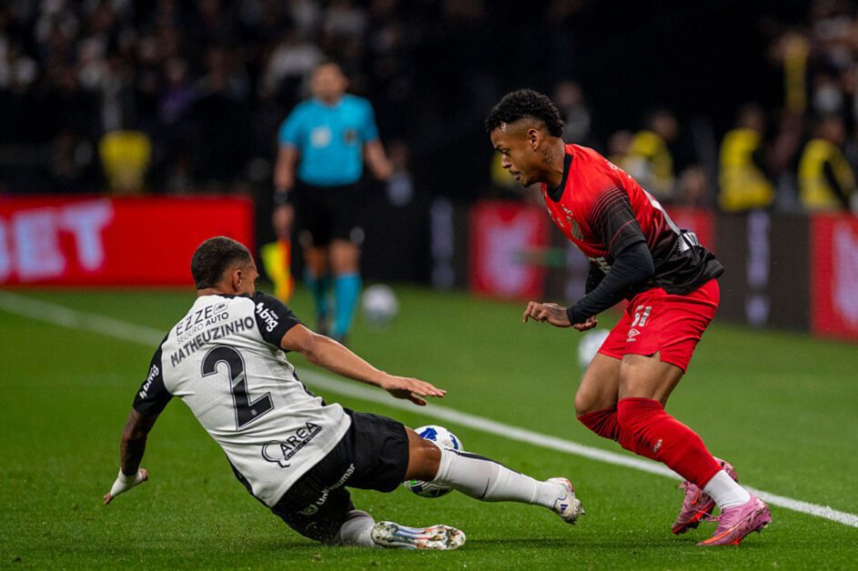 Em noite iluminada de Gui Negão, Corinthians volta a vencer Athletico e está na semifinal
