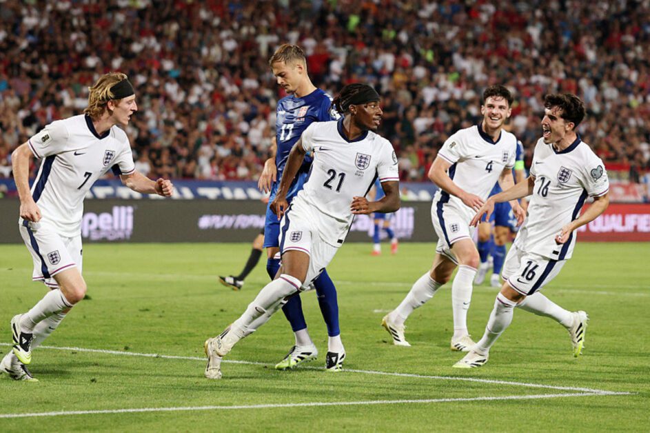 Inglaterra goleia a Sérvia em Belgrado e continua passeio tranquilo nas Eliminatórias