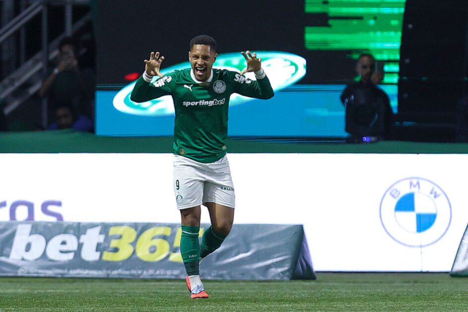 Vitor Roque marca três vezes e Palmeiras atropela o Inter em casa