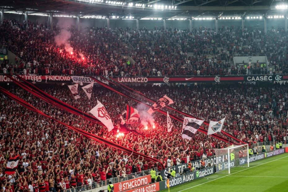 Estádio do Maracanã lotado com torcedores do Flamengo e Vasco em um clássico emocionante.